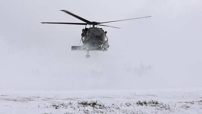 Alaska Air Guardsmen rescue injured climber near Glacier View