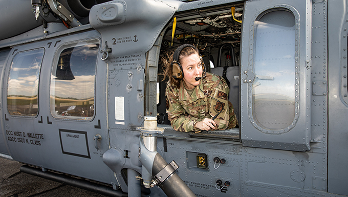 Alaska Guardsman helps keep Pave Hawks flying